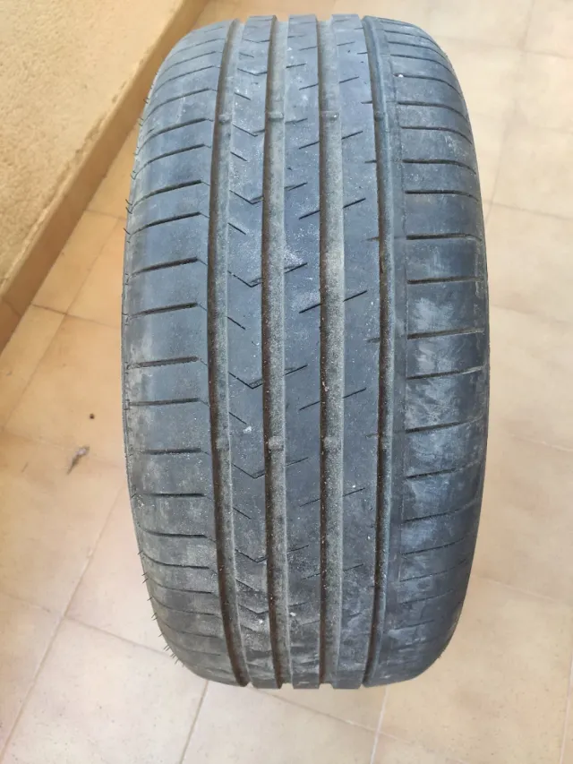 Neumático 235/50ZR18