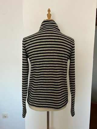 Suéter de rayas cuello alto Zara. Talla L. Nuevo