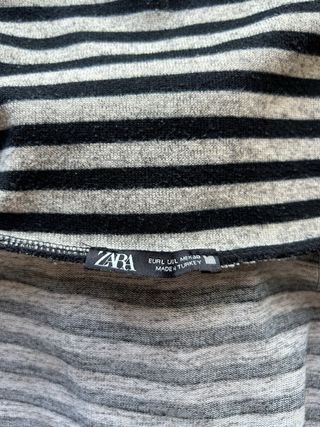 Suéter de rayas cuello alto Zara. Talla L. Nuevo