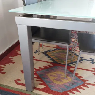 Mesa de vidro com 4 cadeiras