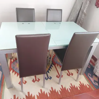 Mesa de vidro com 4 cadeiras