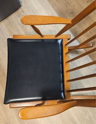 Mecedora vintage madera y piel sintética