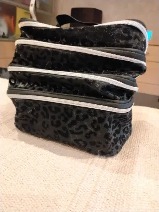 Neceser negro 4 compartimentos nuevo 21*14*20