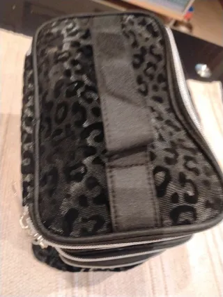 Neceser negro 4 compartimentos nuevo 21*14*20