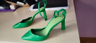 Zapatos verdes Stradivarius Talla 39