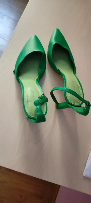 Zapatos verdes Stradivarius Talla 39