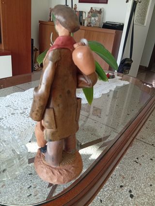 Statua in terracotta uomo con brocca