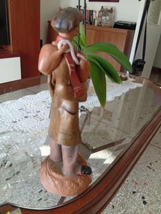 Statua in terracotta uomo con brocca