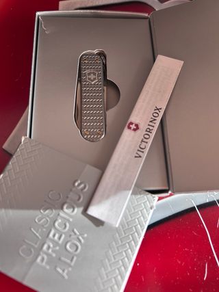 Set coltelli Victorinox rosa e argento