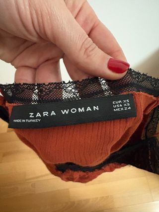 Camiseta lencera encaje naranja y negro