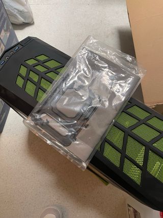 Caja PC Gaming Negra y Verde