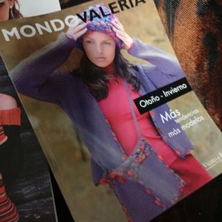 LOTE DE 4 REVISTAS DE LABORES MONDO VALERIA