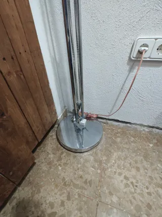 Lámpara de pie cromada ajustable