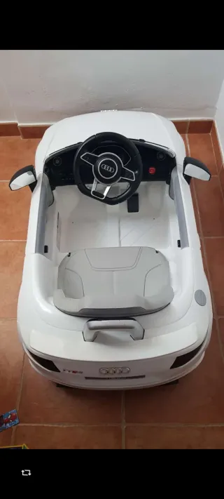 Coche eléctrico Audi TT RS blanco