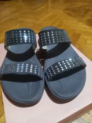 Sandalias mujer adornos plateados