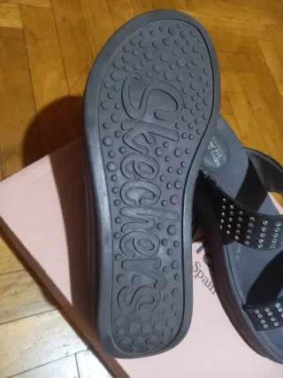 Sandalias mujer adornos plateados