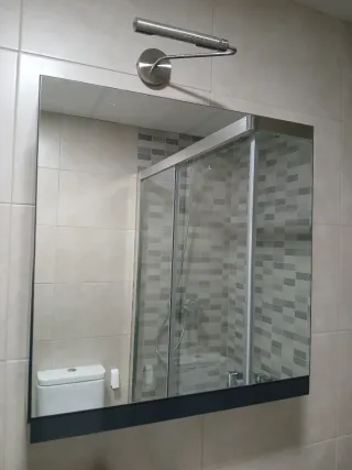 Camerino da bagno con specchio