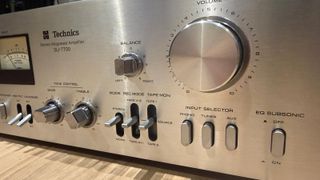 Amplificador Technics SU 7700 Plata/Negro