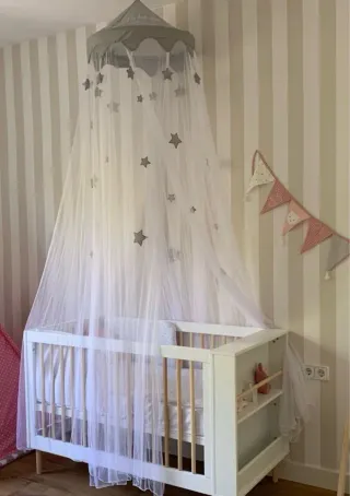 Cuna de bebé con colchón