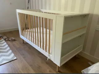 Cuna de bebé con colchón