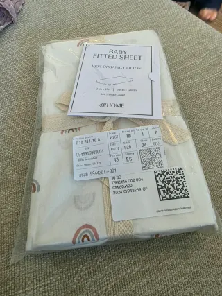 Cuna de bebé con colchón