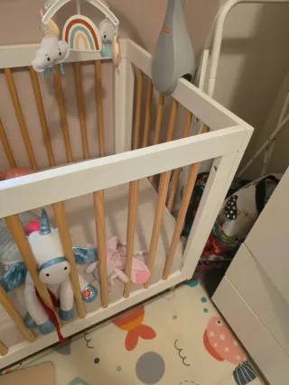 Cuna de bebé con colchón (nuevo)