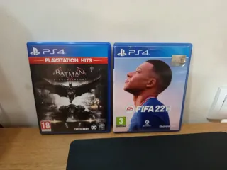 PS4 con 2 mandos y juegos