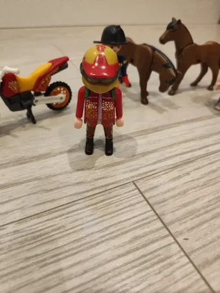 Playmobil Set: Moto, Caballos y Figuras