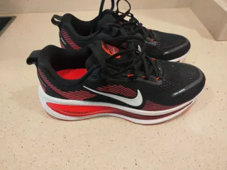 Zapatillas Runnig Nike Vomero 18 Talla 44.5