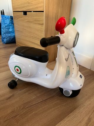 Vespa Chicco y Triciclo Bebé