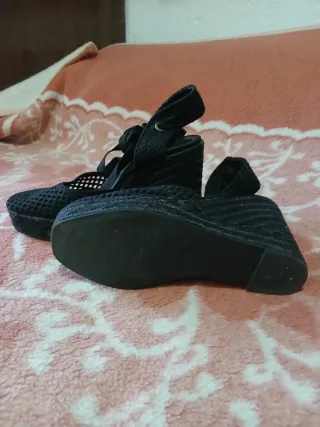 Sandalias cuña negras