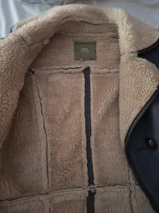 Abrigo gris y beige con forro de borrego