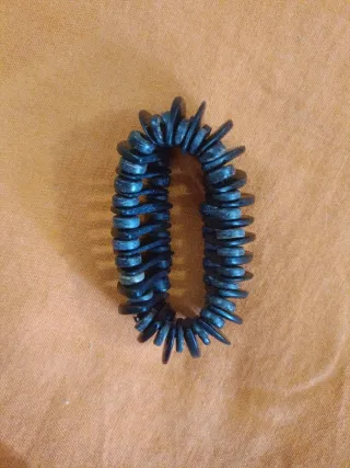 Pulsera de madera artesanal