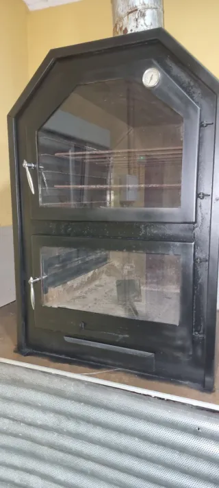Horno de leña reforzado casi nuevo