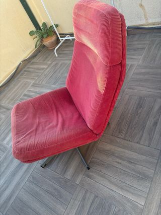 Butaca roja pana giratoria
