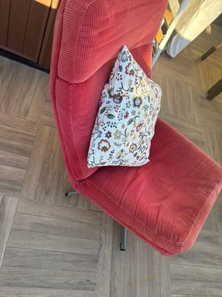 Butaca roja pana giratoria