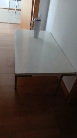 Mesa auxiliar blanca