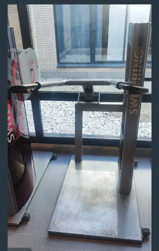 Máquina de gimnasio SWITCHING. Extensión de tricep