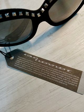 Occhiali da sole Jubrube neri con borchie argento