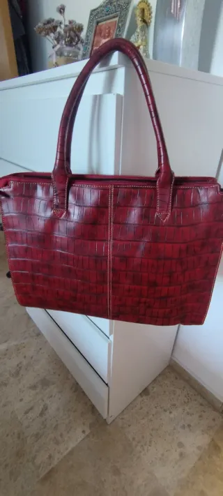 Bolso Maletín Burdeos con Compartimentos