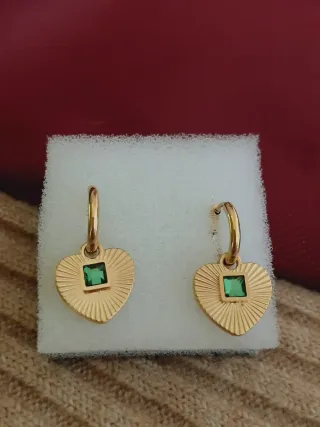 Pendientes aro chapados oro corazón esmeralda