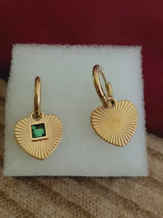 Pendientes aro chapados oro corazón esmeralda