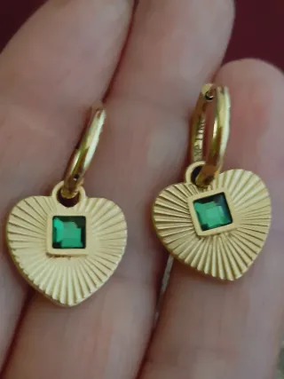 Pendientes aro chapados oro corazón esmeralda