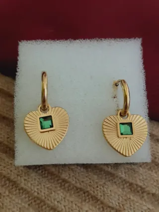 Pendientes aro chapados oro corazón esmeralda