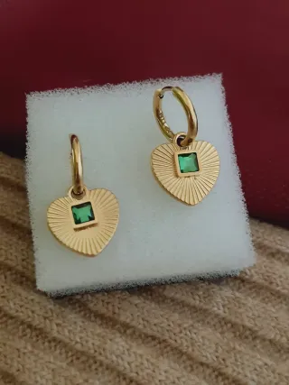 Pendientes aro chapados oro corazón esmeralda