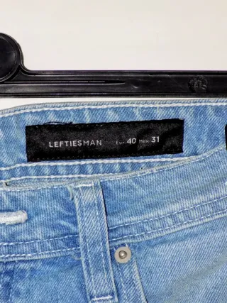 Pantalón corto vaquero roto