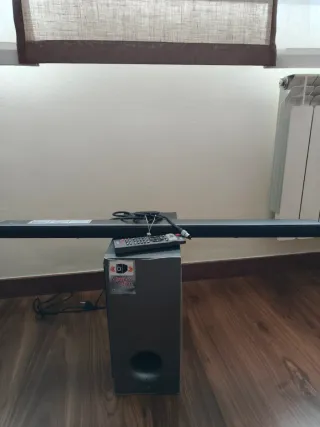 Barra de Sonido LG 2.1 con Subwoofer Inalámbrico