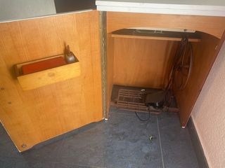 Máquina de coser Alfa Zig-Zag con mueble