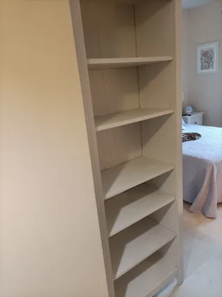 Estantería de madera Ikea