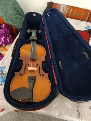 Violín para arreglar o decoración